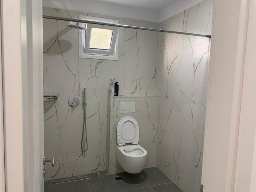 Vila Sala Appartamento Borsh Esterno foto